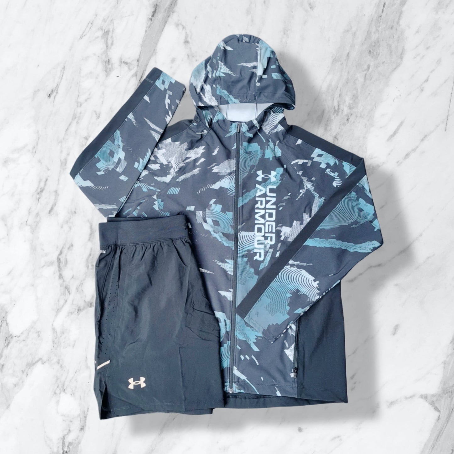 UNDER ARMOUR
WINDRUNNER SET - CAMO
BLUE/BLACK