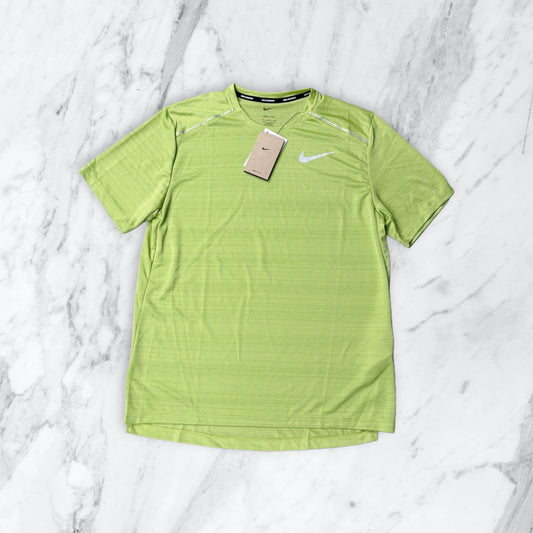 NIKE MILER 1.0 T-SHIRT -
KIWI