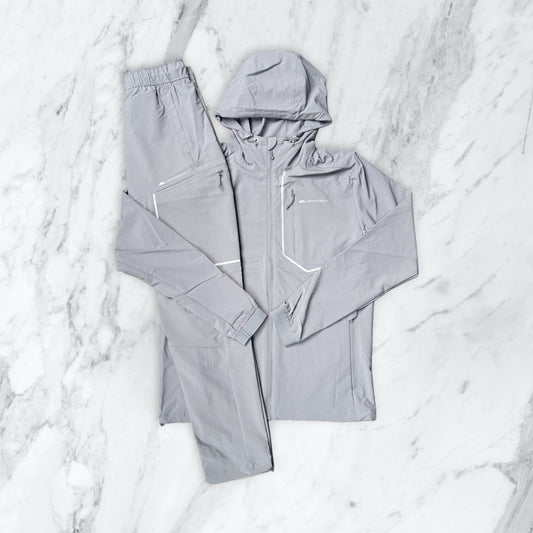 MONTERRAIN RAMBLE
WOVEN TRACKSUIT - PLATINUM GREY